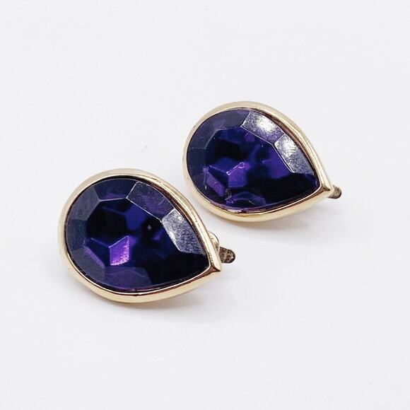 Trifari Vintage Clip On Earrings Purple Rhinestones 1 Inch long - Picture 2 of 6
